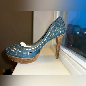 New Jessica Simpson denim platform shoe (NWOT)